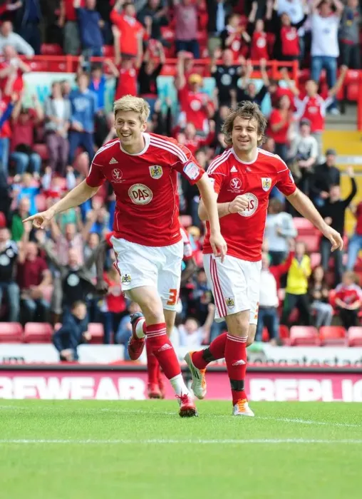 Framed Print : Jon Stead Scores the Opener: Championship Thriller at Ashton Gate - May 2011 (Bristol City vs. Hull City)