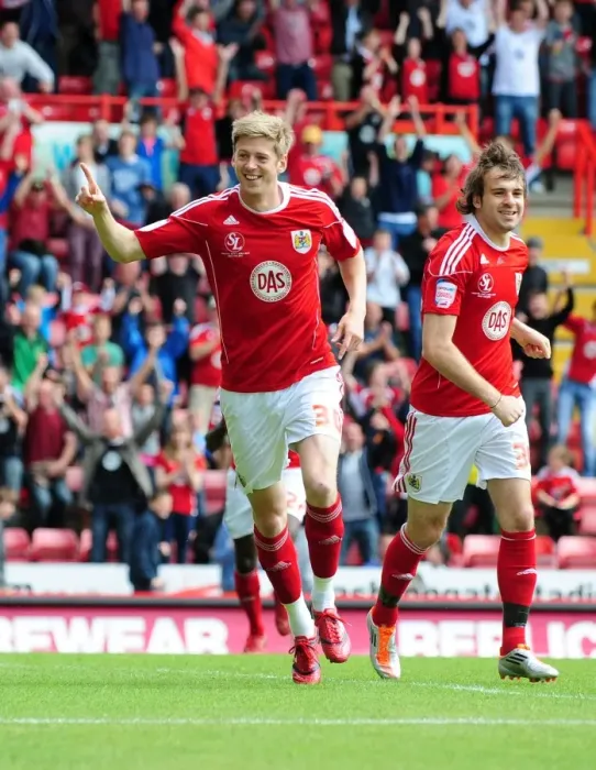 Framed Print : Jon Stead Scores the Thrilling Opener: Championship Showdown at Ashton Gate - May 2011 (Bristol City vs. Hull City)