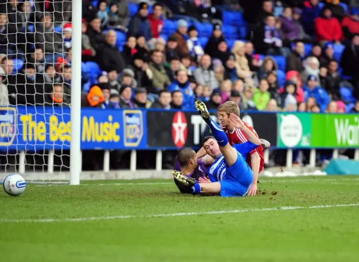Framed Print : Jon Stead's Close Call: Reading vs. Bristol City, Championship Clash, 26 / 12 / 2010