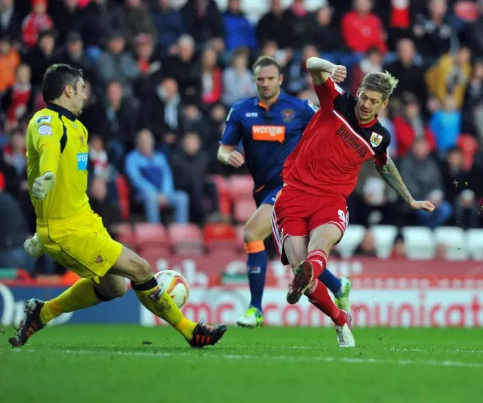 Framed Print : Jon Stead's Determined Shot Against Blackpool - Championship Football Match, November 2012