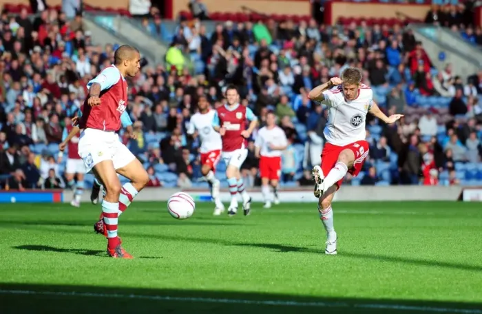 Framed Print : Jon Stead's Shot for Goal: Burnley vs. Bristol City Championship Clash, September 2010 Framed Print : Jon Stead's Shot for Goal: Burnley vs. Bristol City Championship Clash, September 2010
