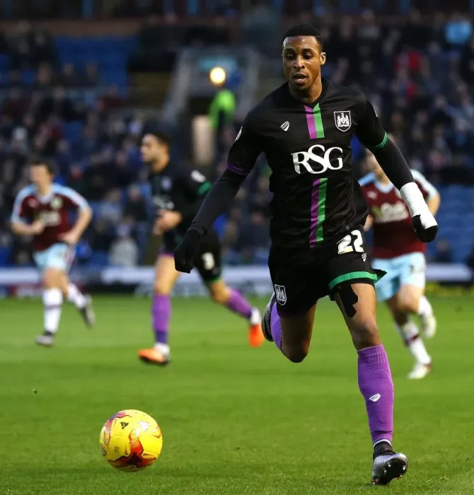Framed Print : Jonathan Kodjia in Action for Bristol City against Burnley, Sky Bet Championship, 2015