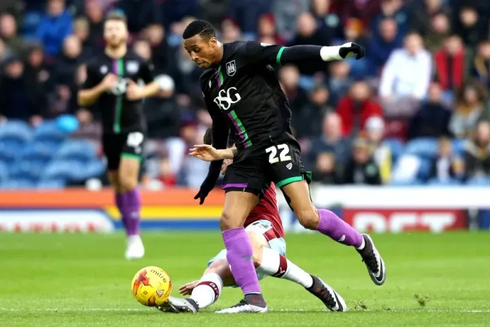 Framed Print : Jonathan Kodjia in Action: Burnley vs. Bristol City, Sky Bet Championship (December 2015)