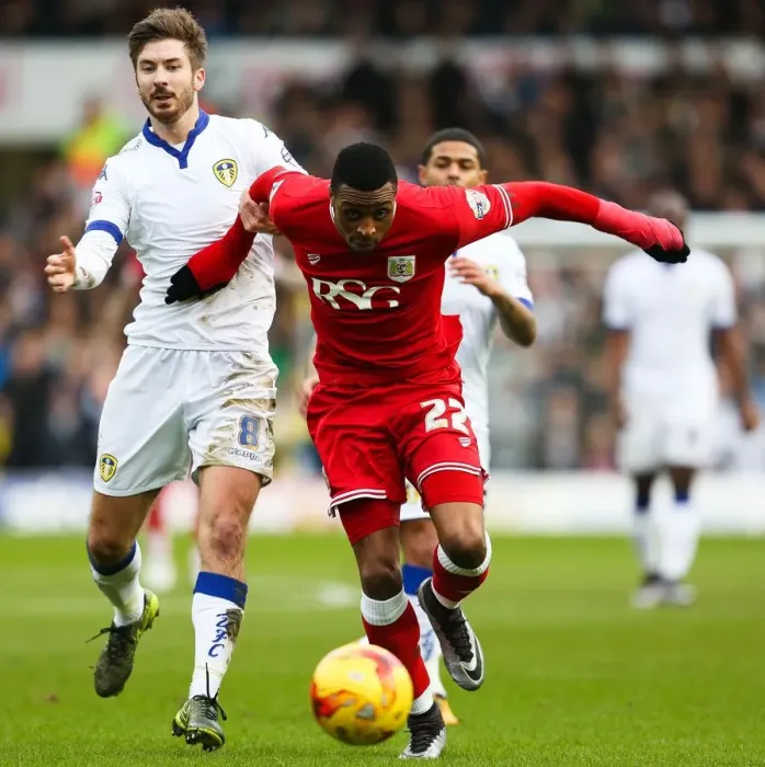 Framed Print : Jonathan Kodjia Dodges Luke Murphy: Thrilling Moment from Leeds United vs. Bristol City Championship Clash