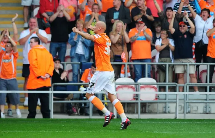Framed Print : Jonjo Shelvey's Debut Goal: Blackpool vs. Bristol City, League Cup 2011