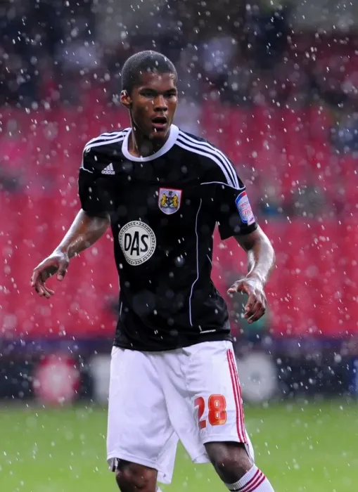 Framed Print : Jordan Spence in Action: Sheffield United vs. Bristol City, Championship 2011