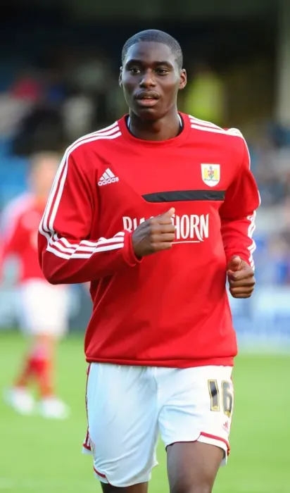 Framed Print : Jordan Wynter of Bristol City in Action against Gillingham at Priestfield Stadium, 2013