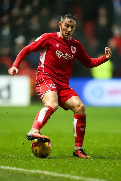 Framed Print : Josh Brownhill: In Action for Bristol City Against Sheffield Wednesday, Sky Bet Championship (31 / 01 / 2017)