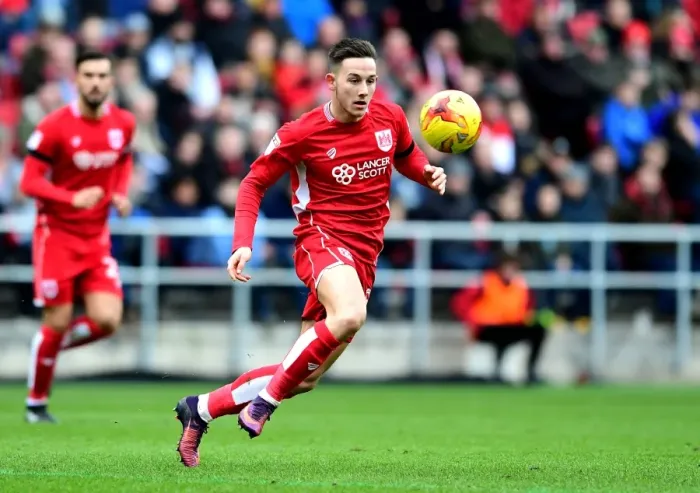 Framed Print : Josh Brownhill in Action: Bristol City vs. Cardiff City, Sky Bet Championship 2017