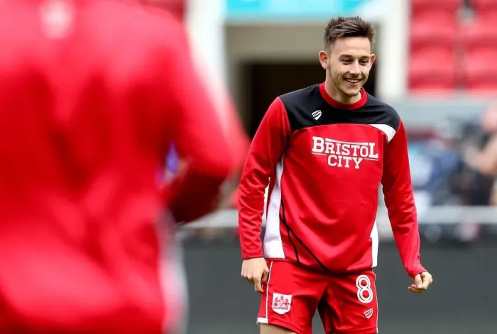 Framed Print : Josh Brownhill in Action: Bristol City vs. Queens Park Rangers, Sky Bet Championship 2017 Framed Print : Josh Brownhill in Action: Bristol City vs. Queens Park Rangers, Sky Bet Championship 2017