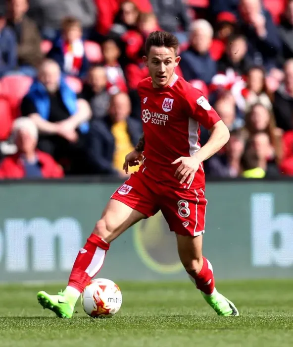 Framed Print : Josh Brownhill in Action: Bristol City vs. Queens Park Rangers, Sky Bet Championship 2017 Framed Print : Josh Brownhill in Action: Bristol City vs. Queens Park Rangers, Sky Bet Championship 2017