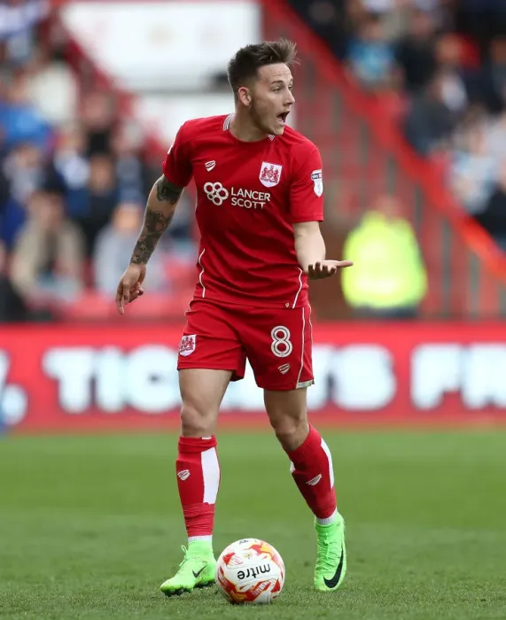 Framed Print : Josh Brownhill in Action: Bristol City vs. Queens Park Rangers, Sky Bet Championship 2017 Framed Print : Josh Brownhill in Action: Bristol City vs. Queens Park Rangers, Sky Bet Championship 2017