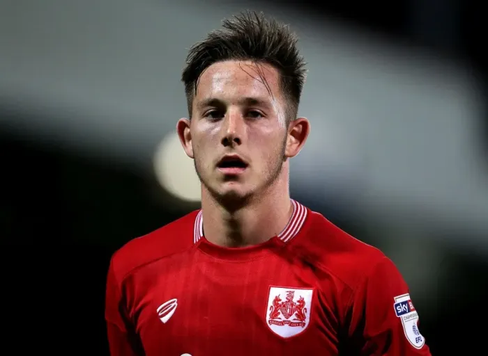Framed Print : Josh Brownhill in Action: Scunthorpe United vs. Bristol City, EFL Cup 2016