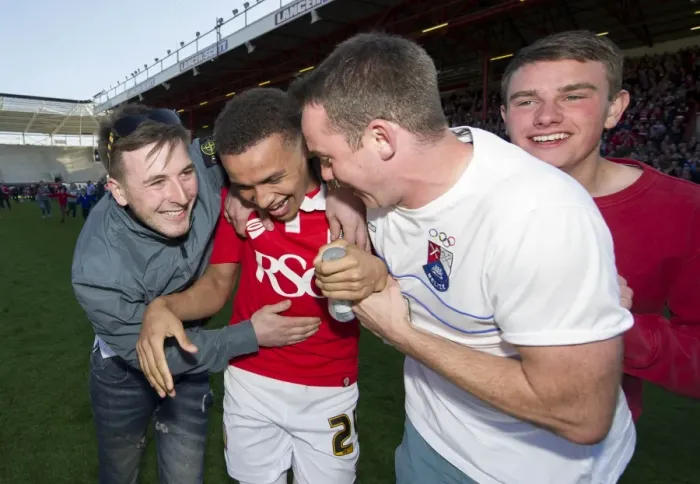 Framed Print : Jubilant Moment: James Tavernier Amidst Cheering Fans after Bristol City's League Win vs Coventry City (18 / 04 / 2015)
