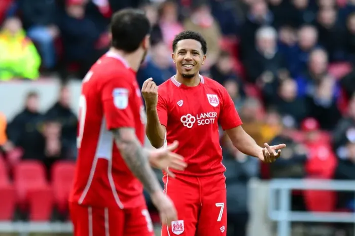 Framed Print : Korey Smith in Action: Bristol City vs Burton Albion, Sky Bet Championship, 2017 Framed Print : Korey Smith in Action: Bristol City vs Burton Albion, Sky Bet Championship, 2017