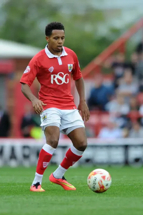 Framed Print : Korey Smith in Action: Bristol City vs MK Dons, Sky Bet League One, Ashton Gate