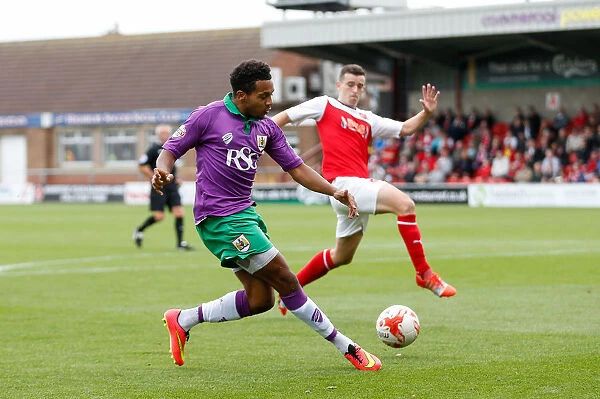 Korey Smith Crosses for Bristol City in Fleetwood Town Clash, Sky Bet League 1 Football Match