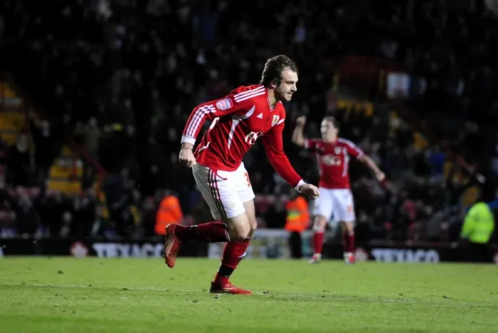 Framed Print : Last-Minute Drama: Brett Pitman's Equalizer for Bristol City vs. Crystal Palace in Championship (14 / 02 / 2012) Framed Print : Last-Minute Drama: Brett Pitman's Equalizer for Bristol City vs. Crystal Palace in Championship (14 / 02 / 2012)