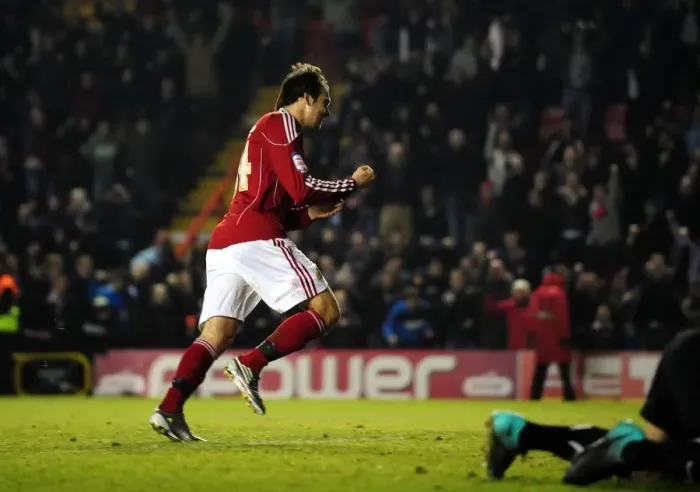 Framed Print : Last-Minute Drama: Brett Pitman's Penalty Secures Victory for Bristol City over Crystal Palace (December 28, 2010, Championship)