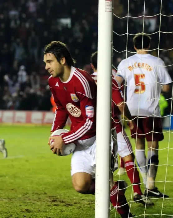 Framed Print : Last-Minute Thriller: Brett Pitman's Penalty Gives Bristol City Victory over Crystal Palace (December 2010)