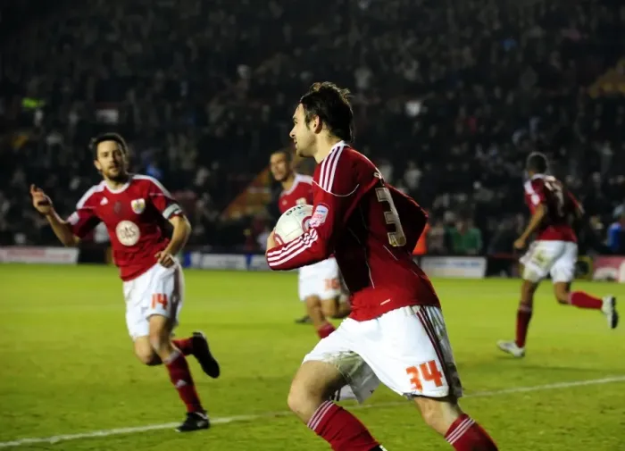Framed Print : Last-Minute Thriller: Brett Pitman's Penalty Gives Bristol City Victory over Crystal Palace (December 28, 2010)