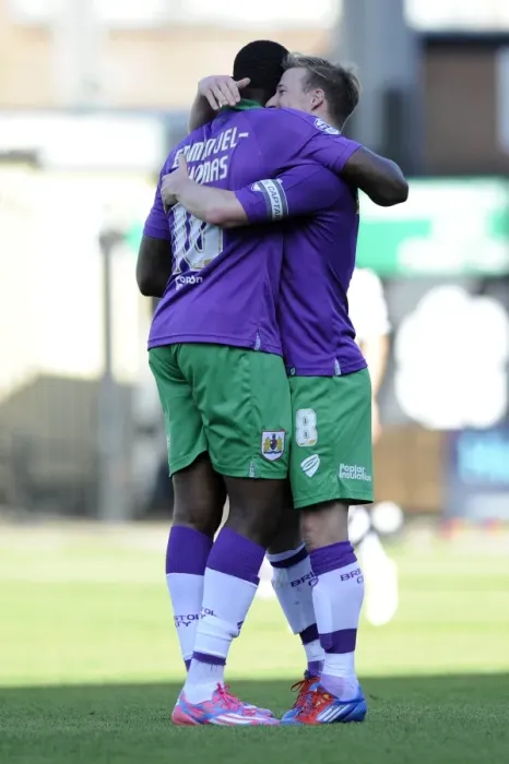 Framed Print : Last-Minute Thriller: Elliott and Emmanuel-Thomas Celebrate Dramatic Win for Bristol City over Notts County Framed Print : Last-Minute Thriller: Elliott and Emmanuel-Thomas Celebrate Dramatic Win for Bristol City over Notts County