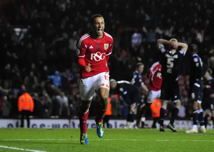 Framed Print : Last-Minute Thriller: Nicky Maynard's Game-Winning Goal for Bristol City against Millwall (Championship, 03 / 01 / 2012)