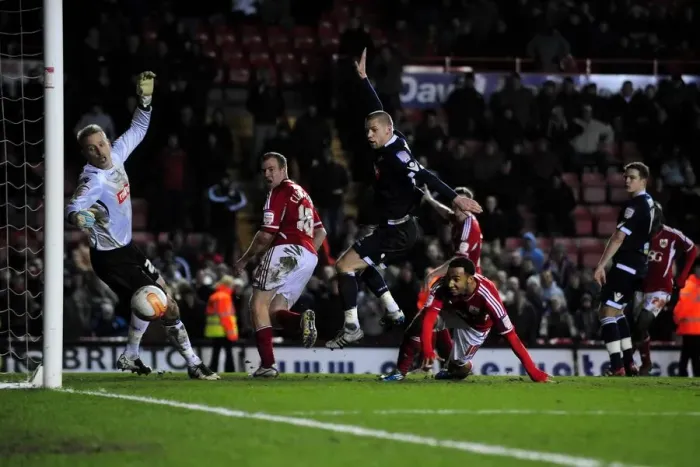 Framed Print : Last-Minute Thriller: Nicky Maynard's Winning Goal for Bristol City against Millwall in the Championship (03 / 01 / 2012)