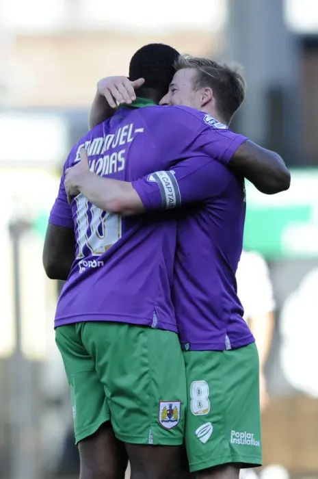 Framed Print : Late Drama: Wade Elliott and Jay Emmanuel-Thomas Celebrate Last-Minute Win for Bristol City over Notts County Framed Print : Late Drama: Wade Elliott and Jay Emmanuel-Thomas Celebrate Last-Minute Win for Bristol City over Notts County
