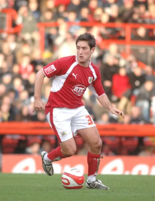 Framed Print : Lee Johnson in Action: Bristol City vs Blackpool Framed Print : Lee Johnson in Action: Bristol City vs Blackpool