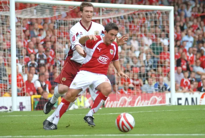 Framed Print : Lee Johnson in Action: Bristol City vs Burnley Framed Print : Lee Johnson in Action: Bristol City vs Burnley
