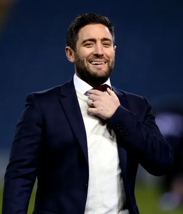Framed Print : Lee Johnson Arrives at Elland Road Ahead of Leeds United vs. Bristol City Championship Clash