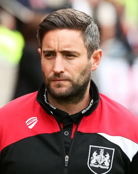 Framed Print : Lee Johnson Guides Bristol City in Sky Bet Championship Clash at Rotherham United Framed Print : Lee Johnson Guides Bristol City in Sky Bet Championship Clash at Rotherham United