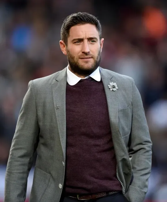 Framed Print : Lee Johnson: Leading the Charge for Bristol City at Ashton Gate, 2016 (Bristol City vs Derby County)