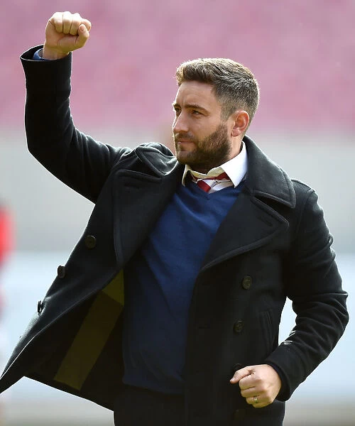 Lee Johnson: Leading the Charge for Bristol City in Sky Bet Championship Clash vs Huddersfield Town (April 2016)