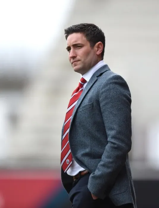 Framed Print : Lee Johnson Leads Barnsley at Ashton Gate: Bristol City vs Barnsley, Sky Bet League One, 2015 Framed Print : Lee Johnson Leads Barnsley at Ashton Gate: Bristol City vs Barnsley, Sky Bet League One, 2015