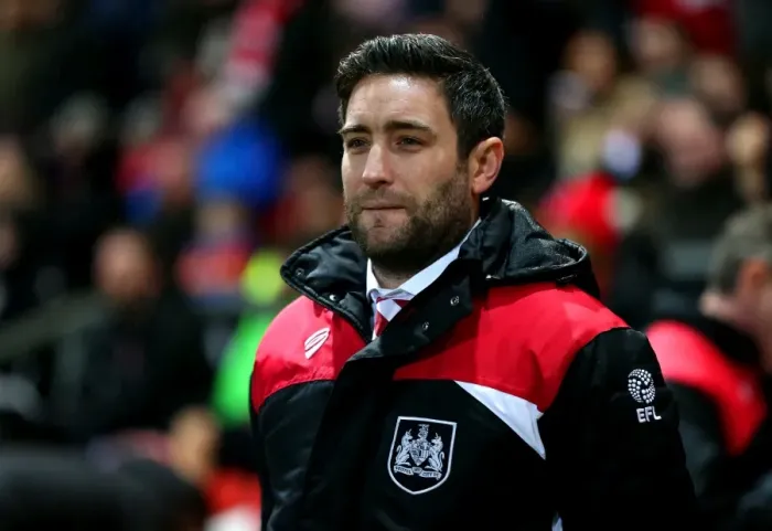 Framed Print : Lee Johnson Leads Bristol City in Emirates FA Cup Replay at Fleetwood Town, January 2017 Framed Print : Lee Johnson Leads Bristol City in Emirates FA Cup Replay at Fleetwood Town, January 2017