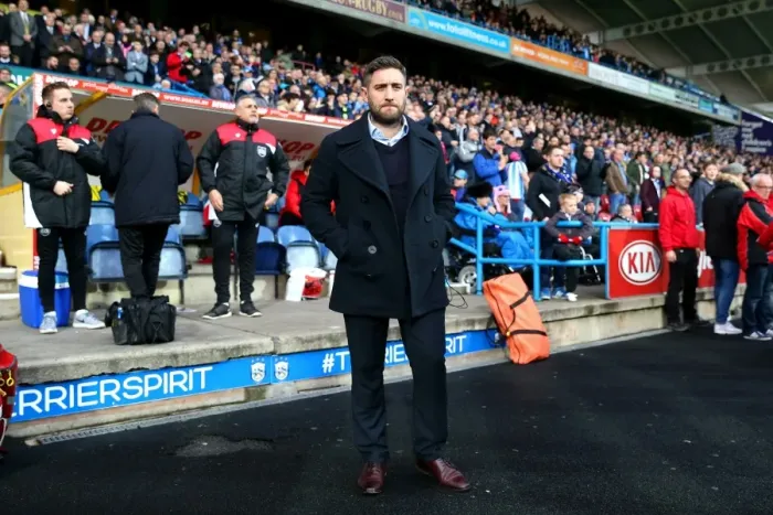 Framed Print : Lee Johnson Leads Bristol City at Huddersfield Town (10.12.16)