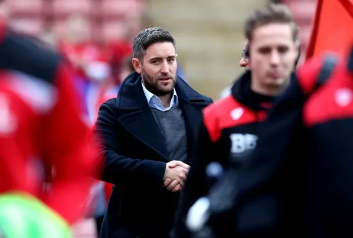 Framed Print : Lee Johnson Leads Bristol City at Oakwell Stadium vs Barnsley (29.10.16)