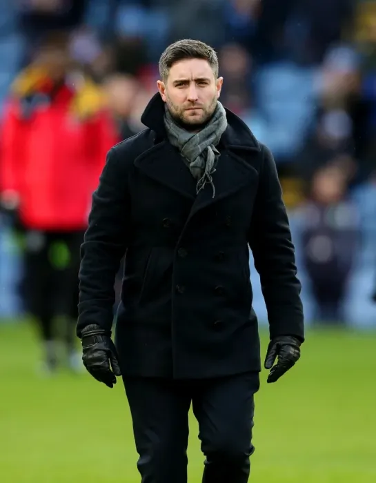 Framed Print : Lee Johnson Rallies Bristol City in FA Cup Battle at Turf Moor Against Burnley Framed Print : Lee Johnson Rallies Bristol City in FA Cup Battle at Turf Moor Against Burnley