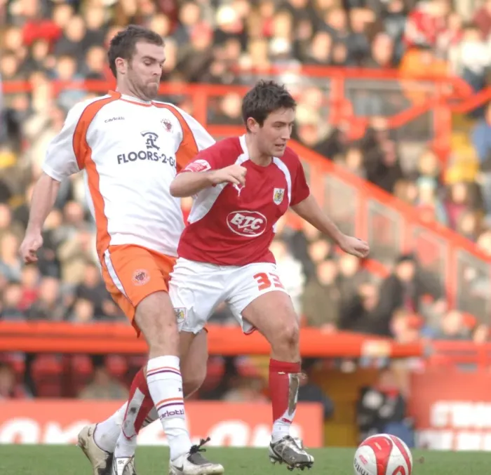 Framed Print : Lee Johnson Rallies Bristol City: The Fight Against Blackpool Framed Print : Lee Johnson Rallies Bristol City: The Fight Against Blackpool