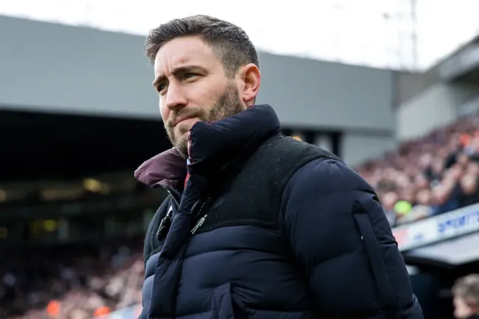 Framed Print : Lee Johnson Rallies Bristol City at St. James Park: Sky Bet Championship Showdown vs Newcastle United