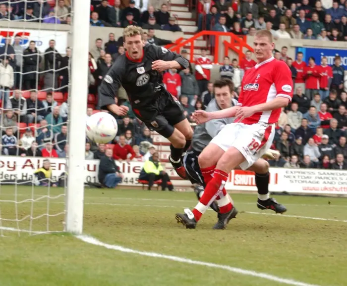 Framed Print : Lee Miller in Action: 03-04 Season, Bristol City FC Framed Print : Lee Miller in Action: 03-04 Season, Bristol City FC