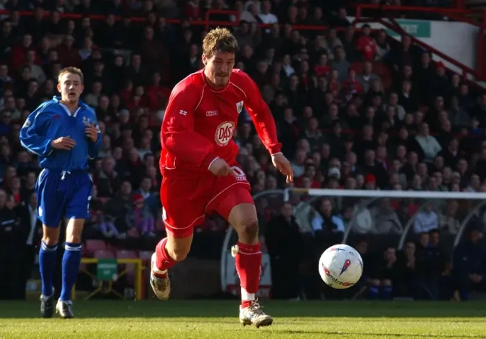 Framed Print : Lee Peacock: In Action for Bristol City FC (02-03) Framed Print : Lee Peacock: In Action for Bristol City FC (02-03)