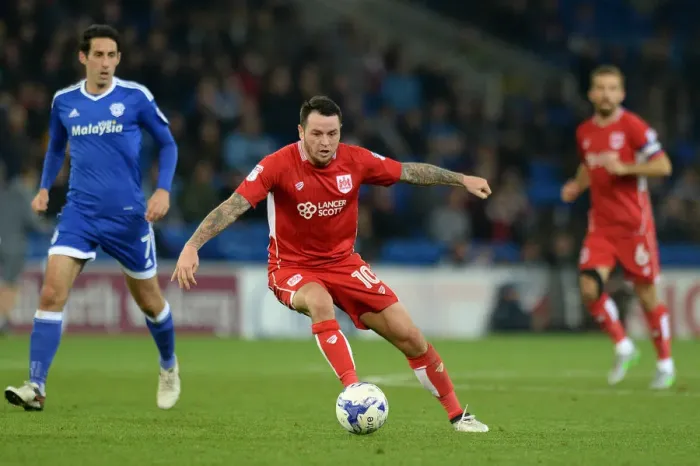 Framed Print : Lee Tomlin in Action: Bristol City vs. Cardiff City, October 2016 Framed Print : Lee Tomlin in Action: Bristol City vs. Cardiff City, October 2016