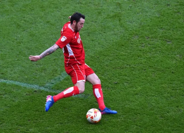 Framed Print : Lee Tomlin in Action: Bristol City vs. Burton Albion, Sky Bet Championship 2017 Framed Print : Lee Tomlin in Action: Bristol City vs. Burton Albion, Sky Bet Championship 2017