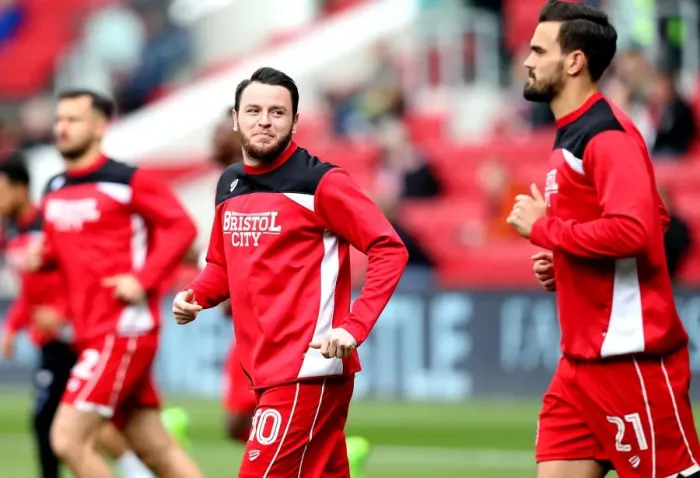 Framed Print : Lee Tomlin in Action: Bristol City vs Queens Park Rangers at Ashton Gate, 2017 Framed Print : Lee Tomlin in Action: Bristol City vs Queens Park Rangers at Ashton Gate, 2017