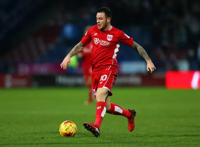 Framed Print : Lee Tomlin in Action: Huddersfield Town vs. Bristol City (Dec. 2016)