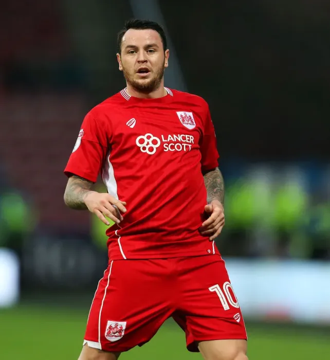 Framed Print : Lee Tomlin in Action: Huddersfield Town vs. Bristol City, Sky Bet Championship (December 2016)
