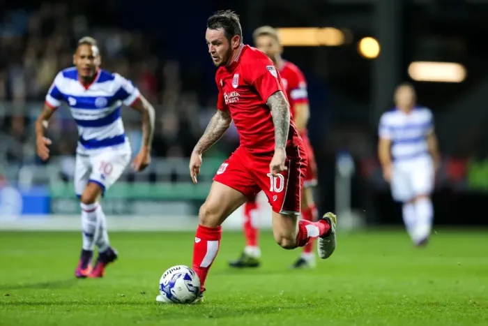 Framed Print : Lee Tomlin in Action: Queens Park Rangers vs. Bristol City, Sky Bet EFL Championship, 2016